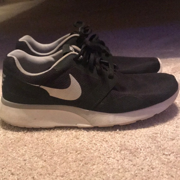 nike tennis shoes - Picture 4 of 4